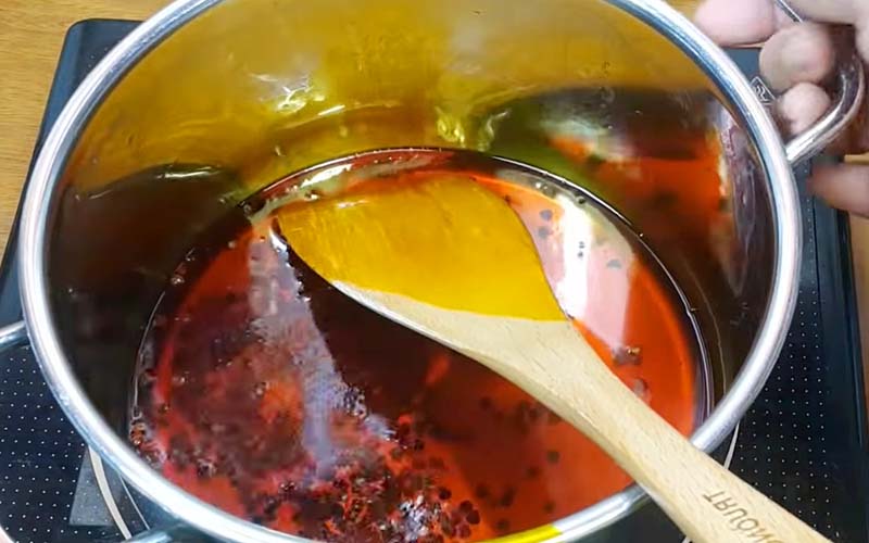 VIDEO: Cách làm ớt chưng màu đỏ rực tự nhiên, ăn với món gì cũng ngon