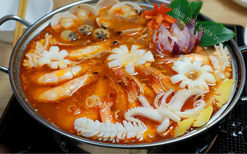 Lẩu Thái Tom Yum là món ăn truyền thống của nước nào?
