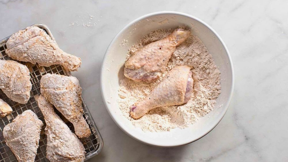 Áo bột cho món gà rán KFC giòn rụm