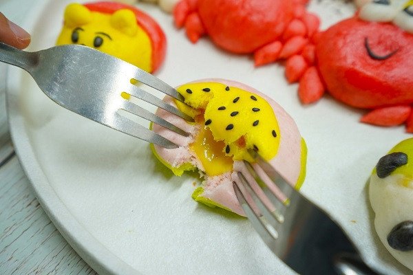 bánh bao lava nhân chảy vàng óng hấp dẫn, bí quyết tạo hình bánh bao đẹp mắt