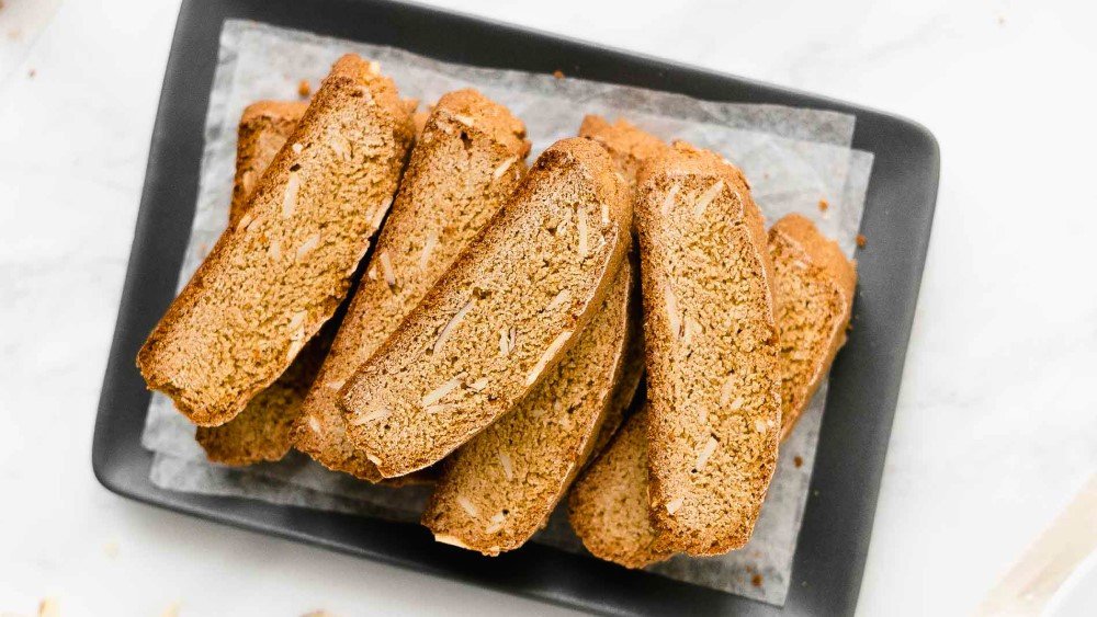 Bánh biscotti yến mạch ăn kiêng, giòn nhẹ và giàu dinh dưỡng, làm từ nồi chiên không dầu.