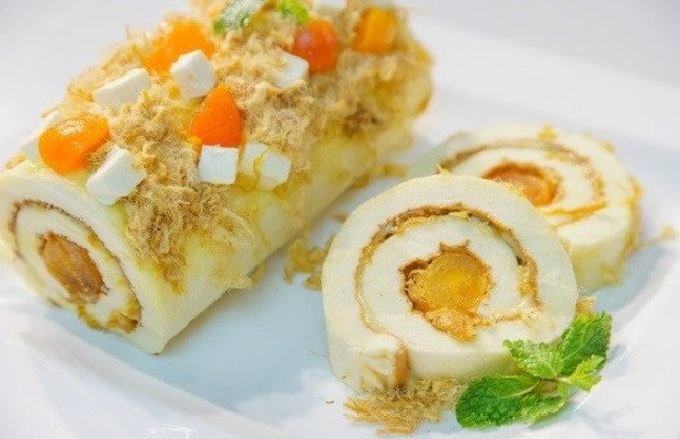 Bánh bông lan trứng muối hấp dẫn với chà bông và phô mai, món bánh đơn giản được nhiều người yêu thích.