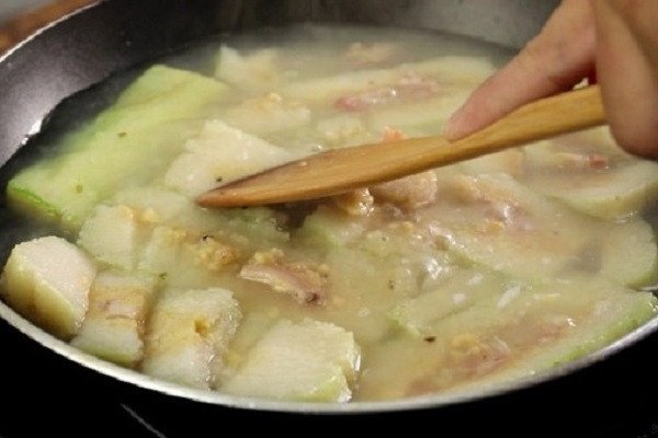 Bánh chưng rán nước lọc giòn rụm, một lựa chọn lành mạnh cho món ăn truyền thống