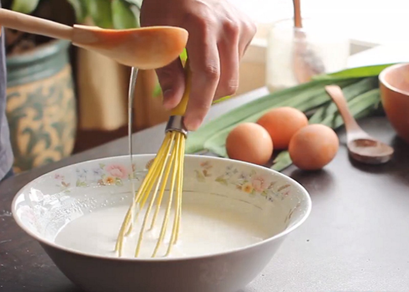 Bánh chuối chiên vàng giòn hấp dẫn từ bột chiên giòn