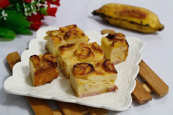 Bánh chuối nướng vàng ươm hấp dẫn vừa ra lò từ nồi chiên không dầu