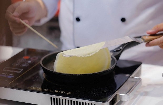 bánh crepe vỏ vàng đều