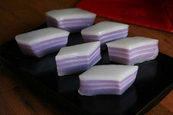 Bánh da lợn khoai môn với màu sắc đẹp mắt và độ dẻo dai