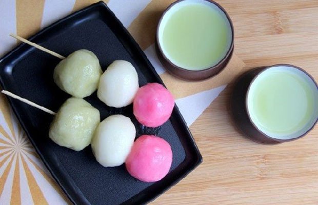 Bánh Dango truyền thống Nhật Bản thưởng thức cùng trà xanh