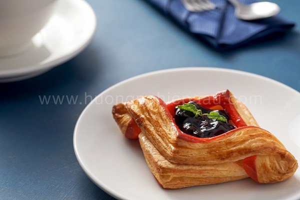 Bánh Danish mâm xôi lớp vỏ giòn rụm