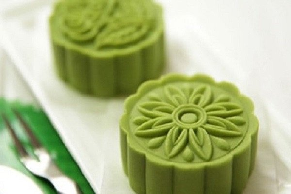 Bánh dẻo nhân đậu xanh lá dứa với màu xanh tự nhiên