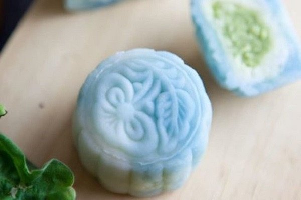 Bánh dẻo với lớp vỏ kết hợp cùng hoa đậu biếc