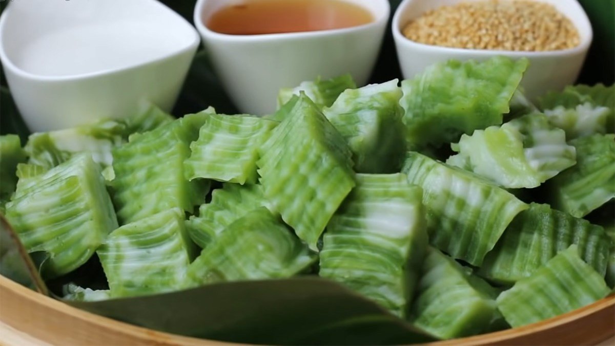 Bánh đúc lá dứa xanh mướt, thơm ngậy