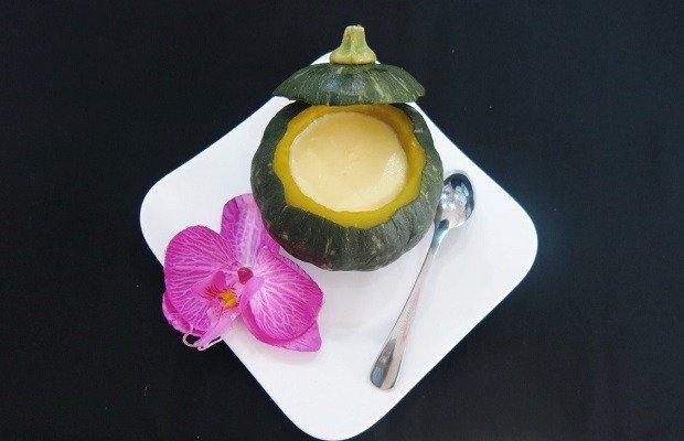Bánh flan bí đỏ nguyên trái thành phẩm hấp dẫn