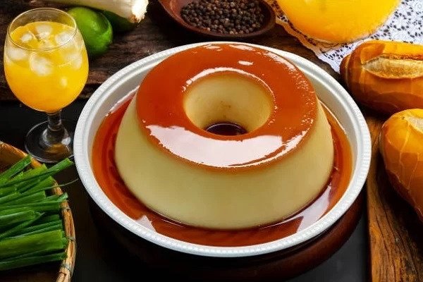 Cách Làm Bánh Flan Mịn Màng Béo Ngậy Chuẩn Vị Tại Nhà Bánh flan truyền thống vàng óng, mịn màng không rỗ