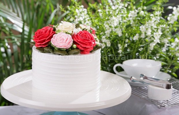 Bánh gato bông lan mềm xốp làm bằng nồi cơm điện, một trong những loại bánh dễ làm không cần lò nướng.