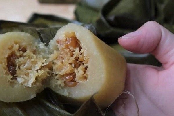 Bánh ít khoai mì với lớp vỏ dẻo mềm và nhân dừa đậu phộng bùi béo