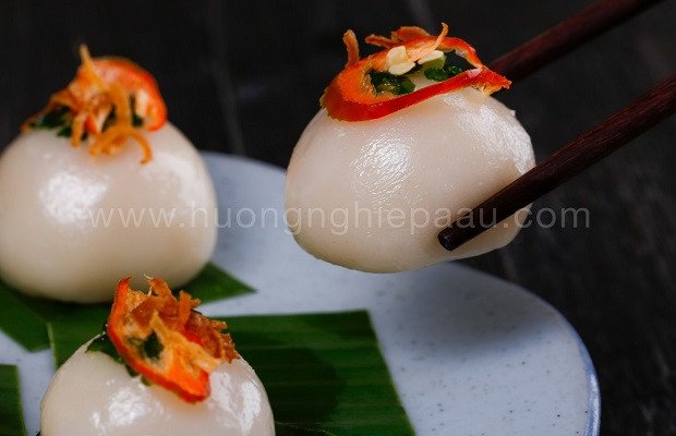 Bánh ít trần tôm thịt hấp dẫn vị giác