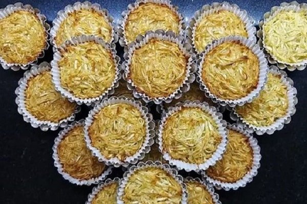 Bánh khoai mì bào sợi vàng ươm, giòn ngọt, món ăn vặt dễ làm được nhiều người yêu thích