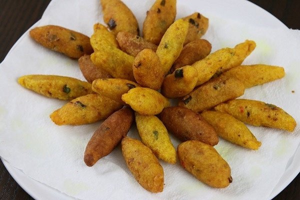 Bánh khoai mì cay giòn rụm với hương cà ri độc đáo, hấp dẫn mọi thực khách