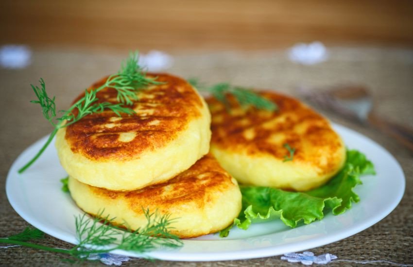 Bánh khoai tây đẹp mắt trên đĩa
