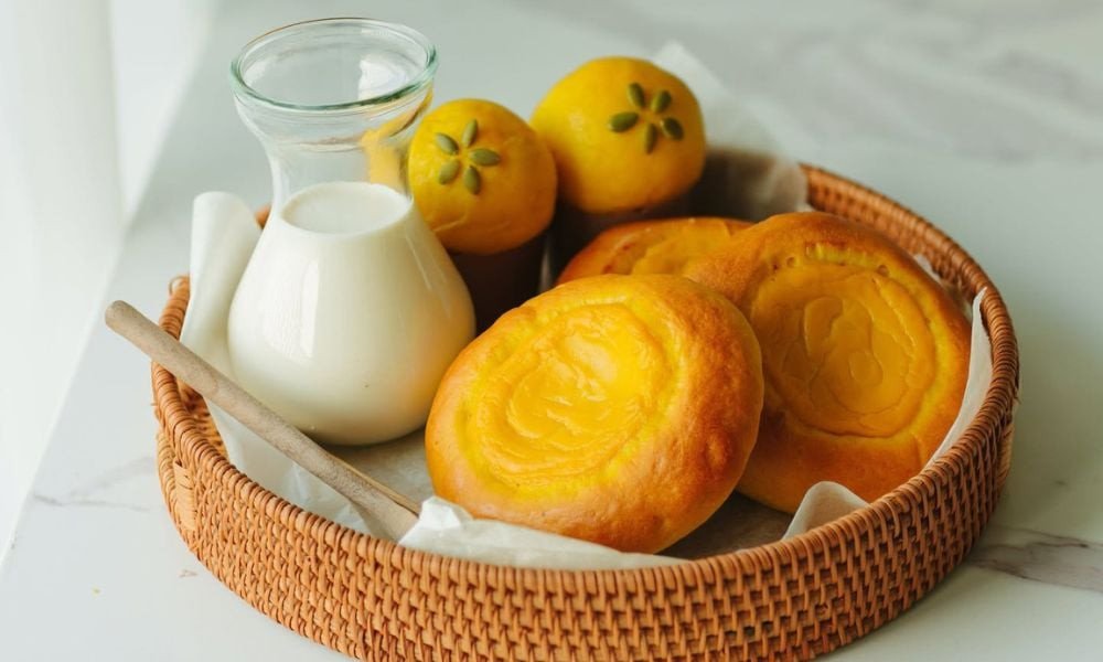 Bánh mì bí đỏ màu vàng tươi đẹp mắt
