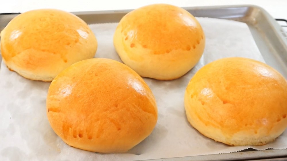 Bánh mì bơ tỏi được nướng sơ trong nồi chiên không dầu