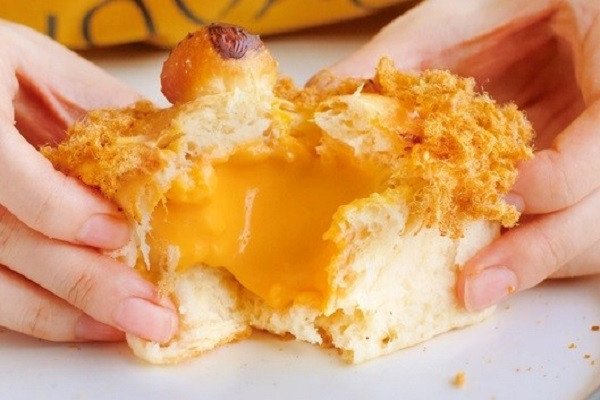 bánh mì chà bông trứng muối thơm ngon