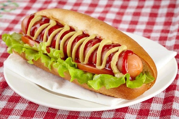 Bánh mì kẹp xúc xích hot dog kiểu Mỹ