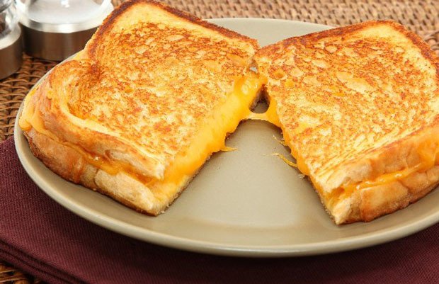 Bánh mì sandwich nướng kẹp phô mai Cheddar tan chảy
