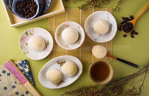 Bánh mochi nhân kem mát lạnh, mềm dẻo, biểu tượng ẩm thực Nhật Bản, một lựa chọn tuyệt vời trong danh sách bánh dễ làm không cần lò nướng.