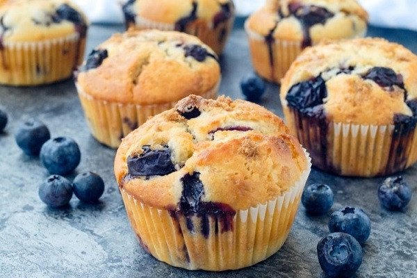 Bánh muffin với cốt bánh đặc và nhiều loại nhân