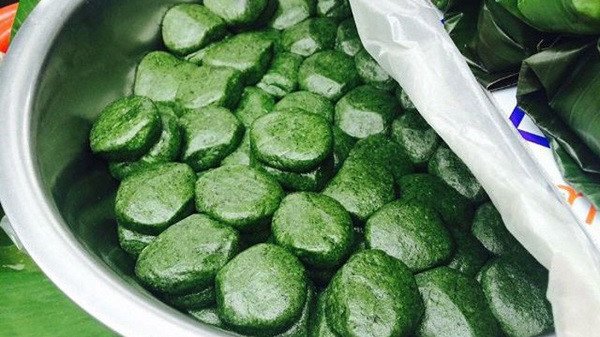 Bánh ngải xanh đậm hương vị đặc trưng ngải cứu