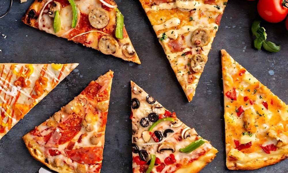 Bánh pizza nóng hổi phô mai tan chảy