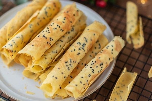 Bánh quế chiên bằng chảo chống dính thơm ngon vàng ruộm