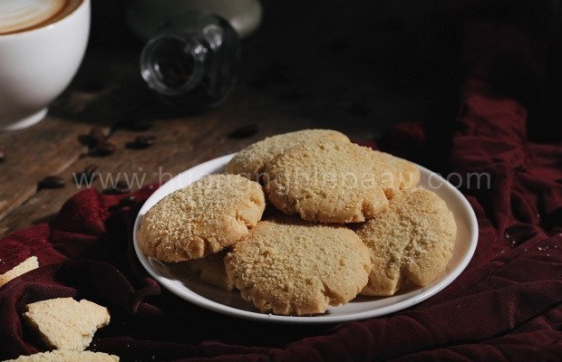 Bánh quy vàng ươm thơm ngon, món ăn vặt dễ làm tại nhà