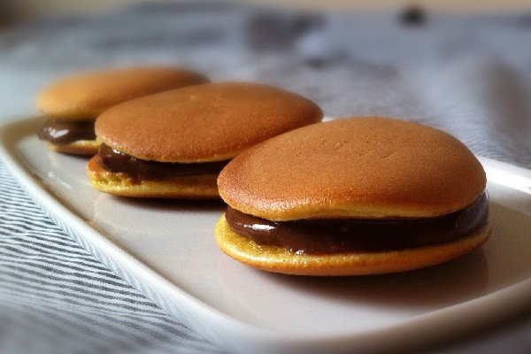 Bánh rán Doremon nhân chocolate hấp dẫn