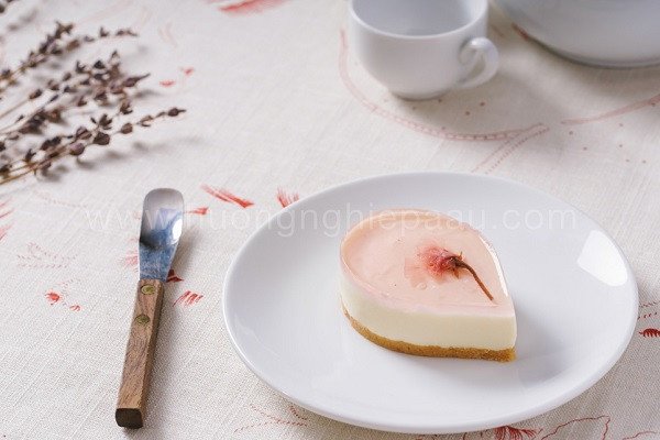 Bánh Sakura Cheese Cake tinh tế với hương vị hoa anh đào