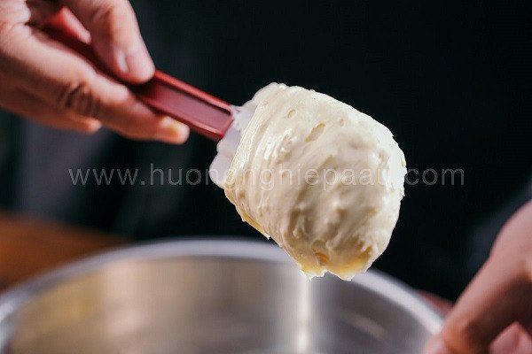 Bánh su Singapore với vỏ giòn và nhân kem béo ngậy