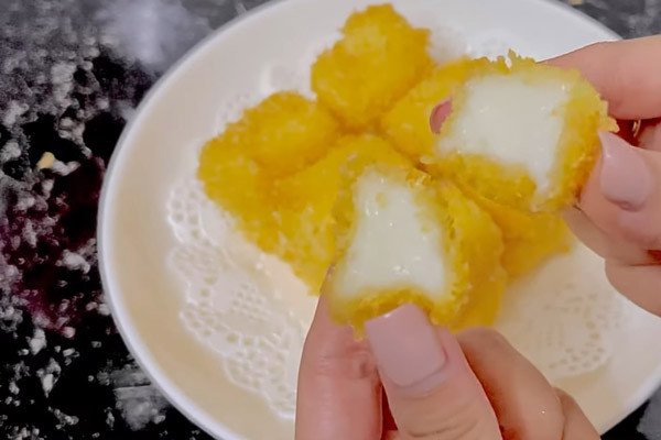 Bánh sữa tươi chiên vàng giòn hoàn hảo sau khi chiên