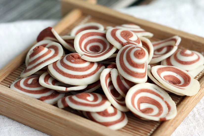 Bánh tai heo vàng giòn rụm vừa nướng xong bằng nồi chiên không dầu