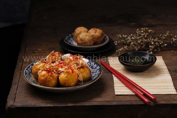Bánh Takoyaki thơm ngon chuẩn vị đường phố Nhật Bản