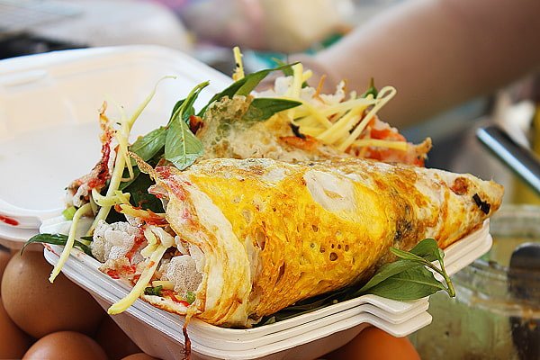 Bánh tráng chiên trứng vàng giòn hấp dẫn