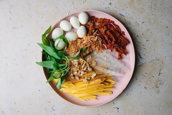 Bánh tráng trộn đầy đủ nguyên liệu