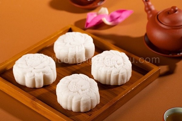 Bánh Trung thu dẻo nhân đậu xanh truyền thống hấp dẫn