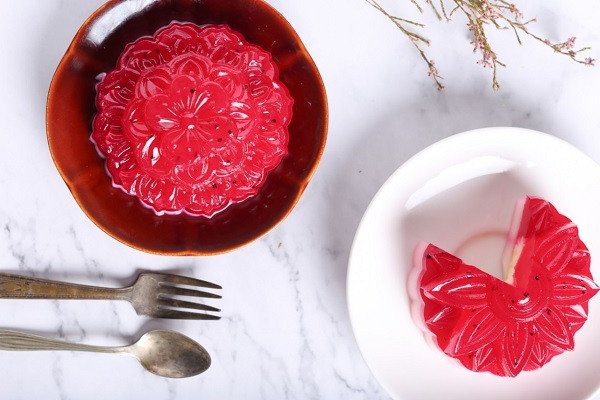 Bánh trung thu rau câu phô mai thanh long đỏ độc đáo