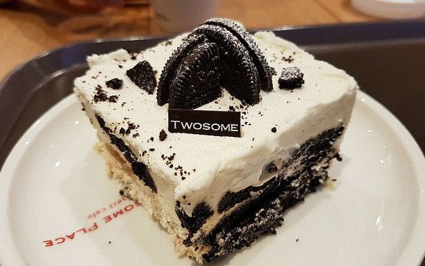 Bánh Twosome Icebox nổi tiếng tại một quán cà phê ở Myeongdong, Seoul
