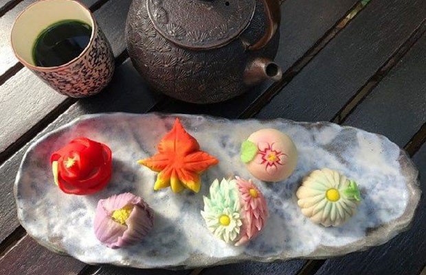 Wagashi: Khám Phá Tinh Hoa Bánh Ngọt Truyền Thống Nhật Bản Bánh Wagashi nghệ thuật mô phỏng vẻ đẹp thiên nhiên Nhật Bản