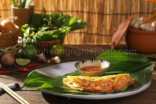 Bánh xèo miền Trung vàng giòn, hấp dẫn