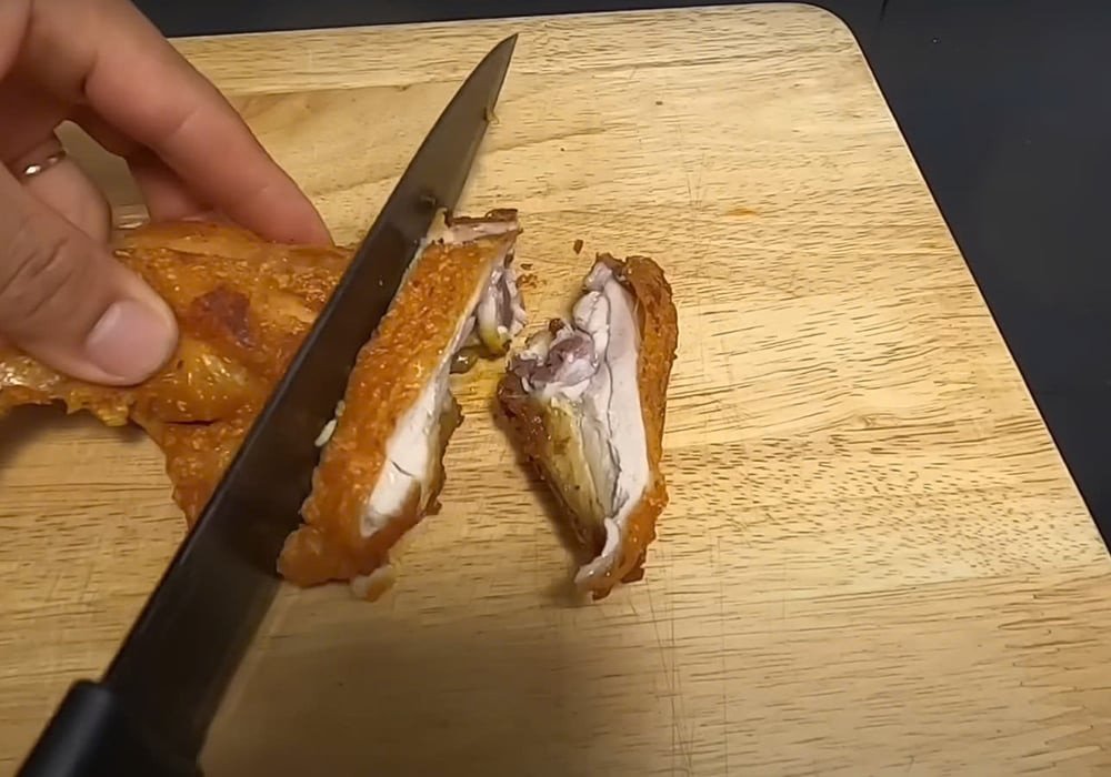 Bảo quản thịt gà chiên trong hộp kín