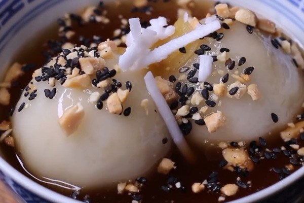 Bát bánh sủi dìn nóng hổi chuẩn vị Hải Phòng